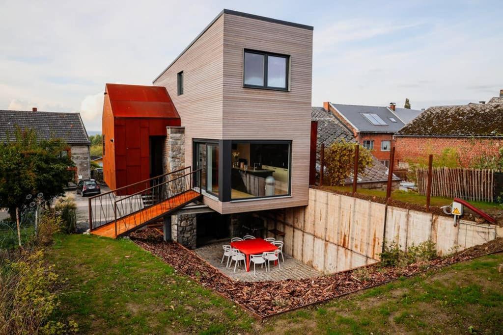 Amazon Corten Marche-en-Famenne Luaran gambar