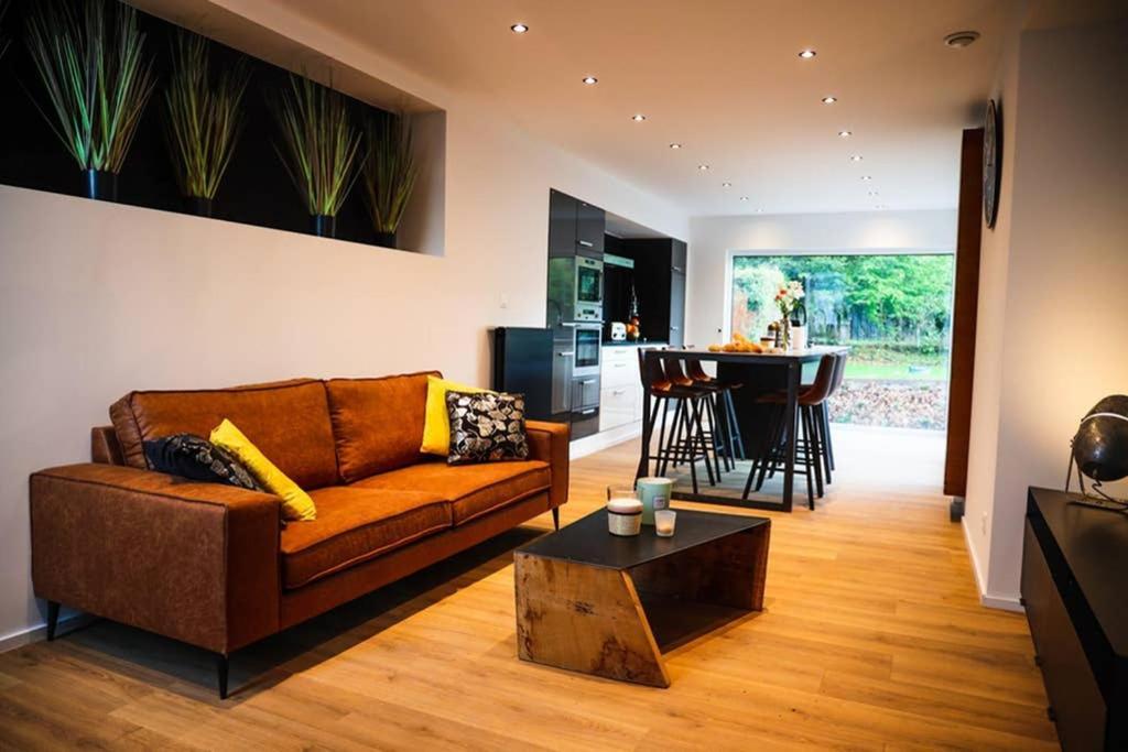 Amazon Corten Marche-en-Famenne Luaran gambar