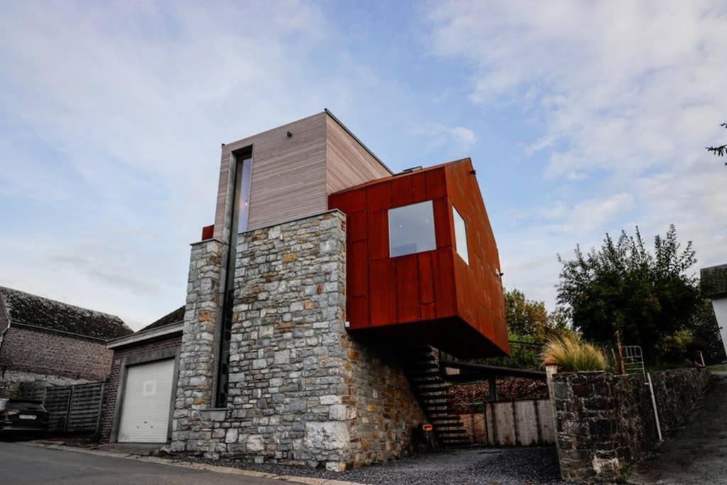 Amazon Corten Marche-en-Famenne Luaran gambar