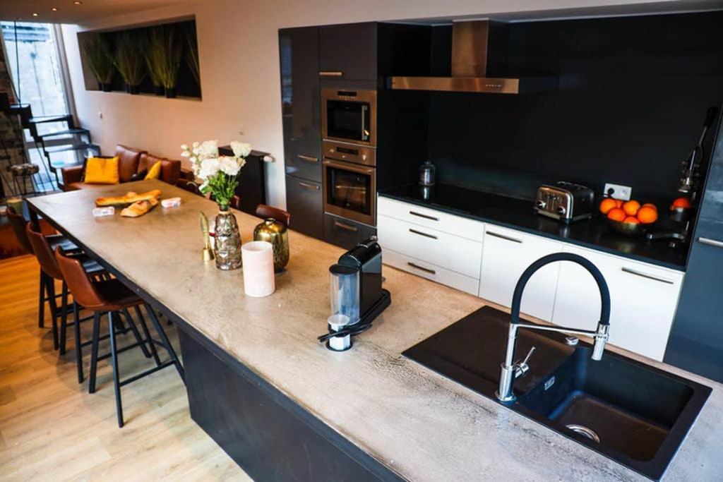 Amazon Corten Marche-en-Famenne Luaran gambar